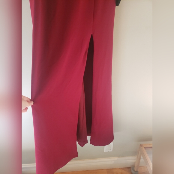 Lulus dress, full length off the shoulder slit. Burgundy/red size medium - Picture 5 of 5